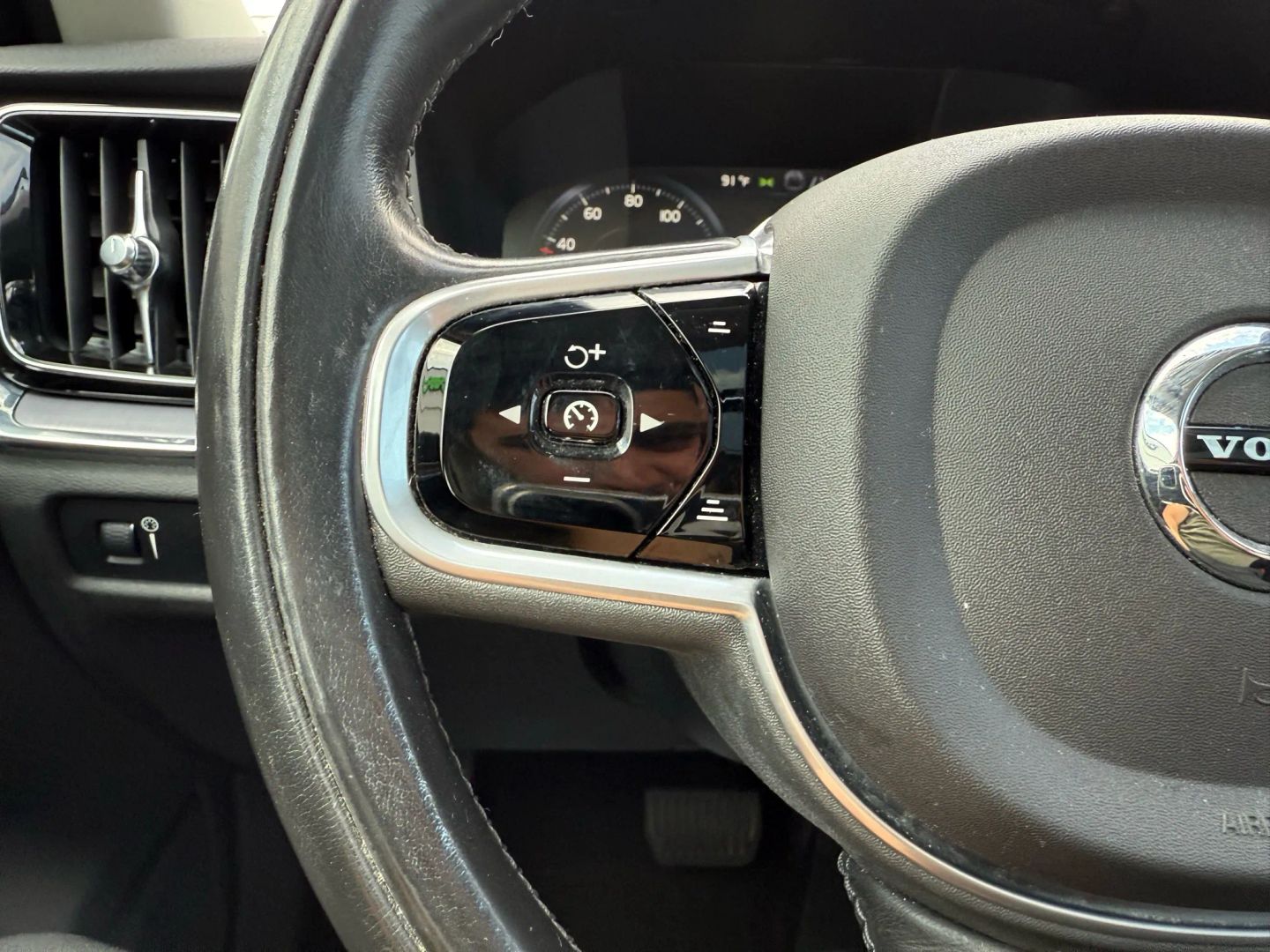 2020 Volvo S60 - Image 32