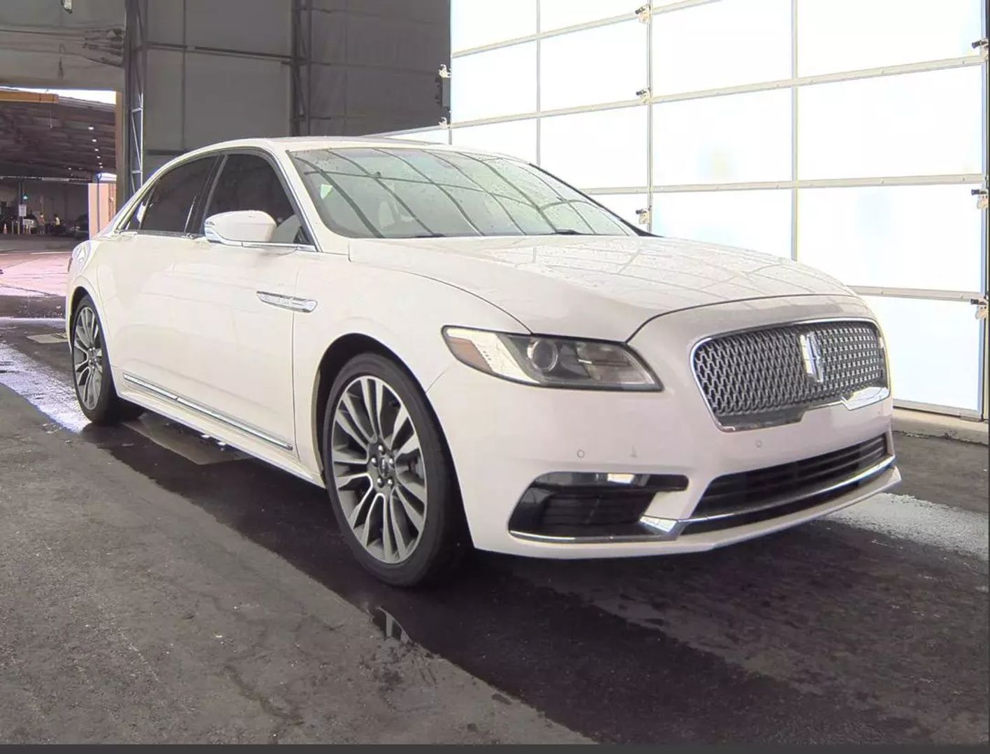 2018 Lincoln Continental - Image 16