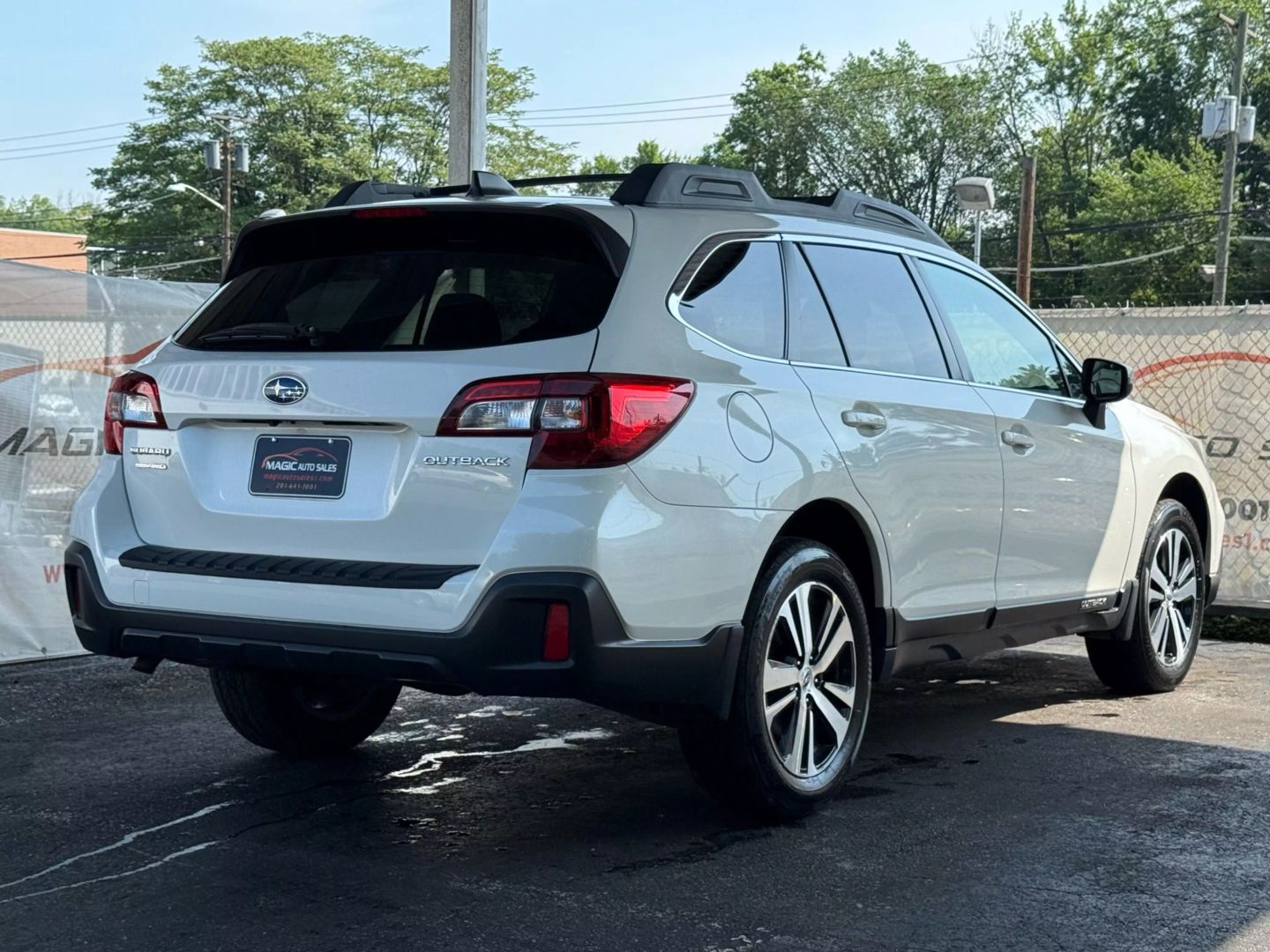 2018 Subaru Outback - Image 9