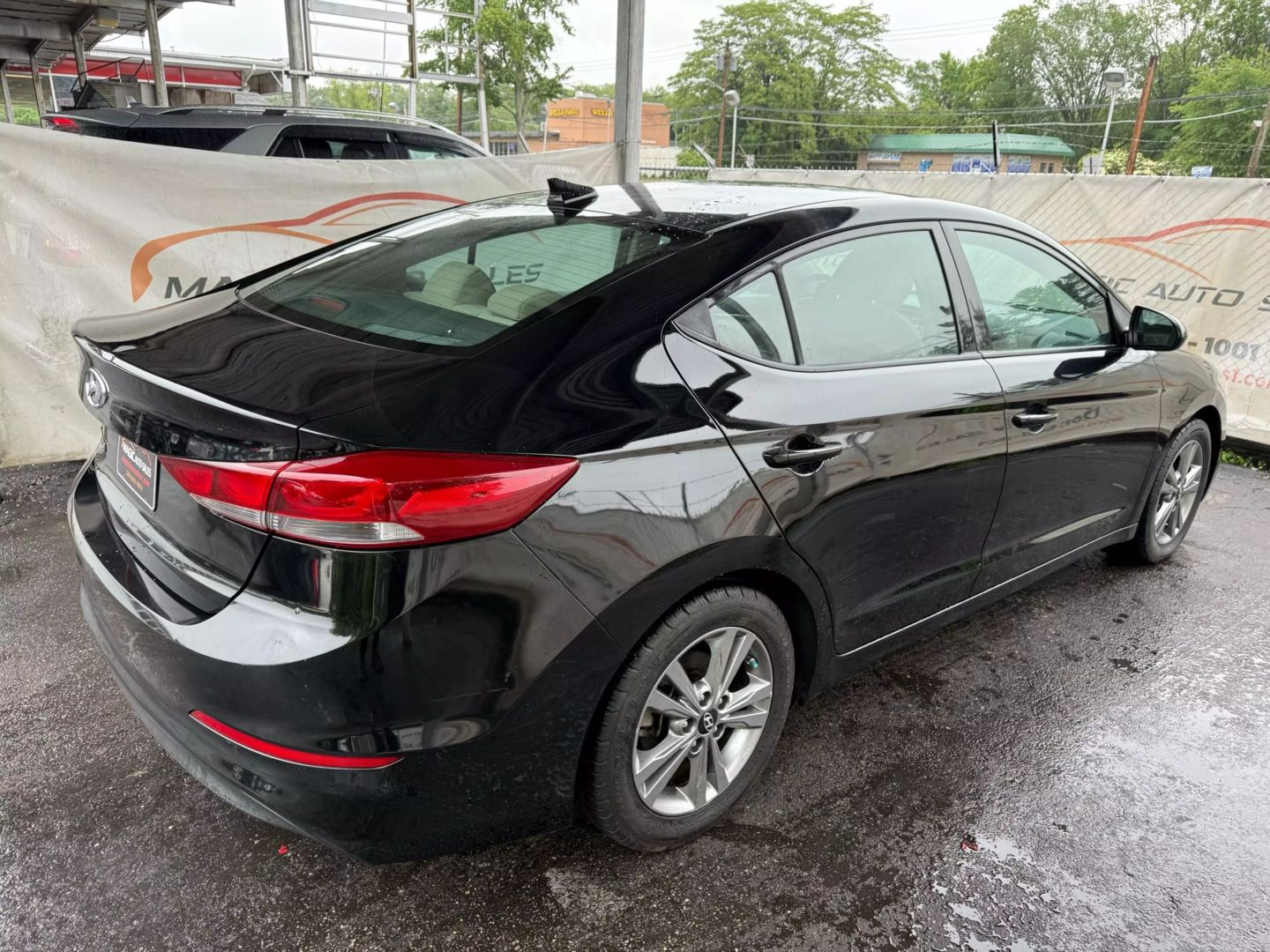2018 Hyundai Elantra - Image 13