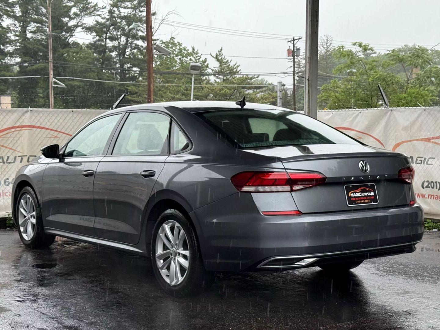 2021 Volkswagen Passat - Image 11