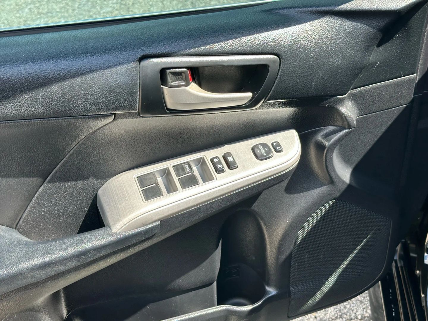 2014 Toyota Camry - Image 12