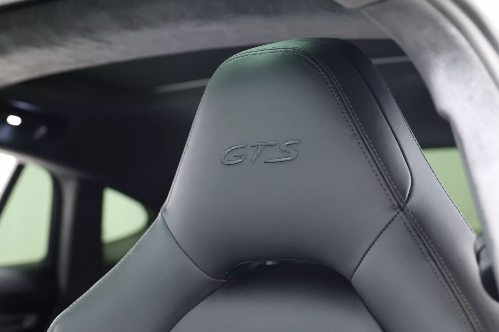 2020 Porsche Panamera - Image 19
