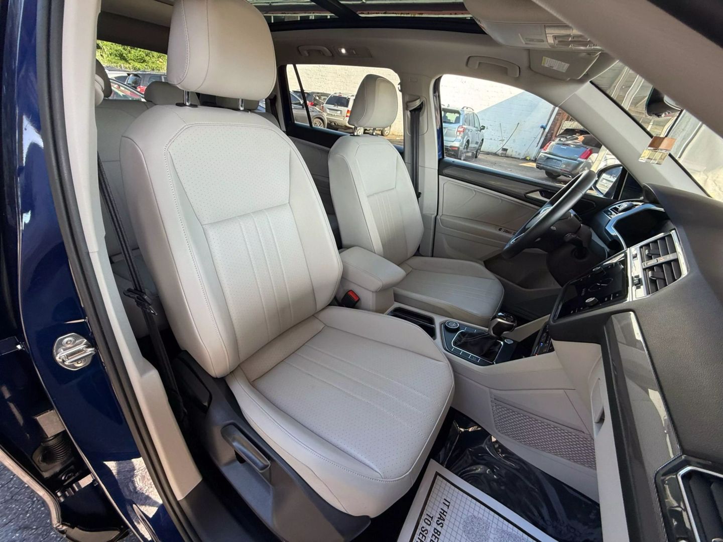 2022 Volkswagen Tiguan - Image 26