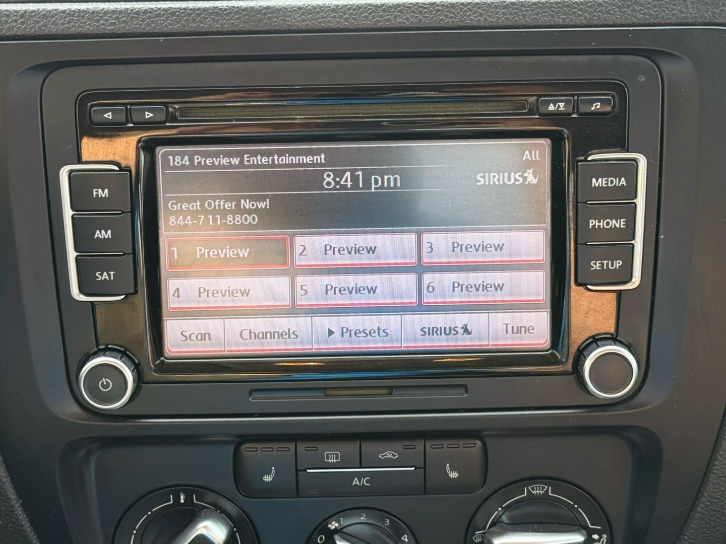 2013 Volkswagen Jetta - Image 30