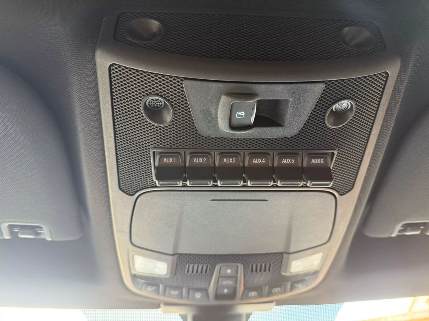 2019 Ford F350 Super Duty Crew Cab - Image 40