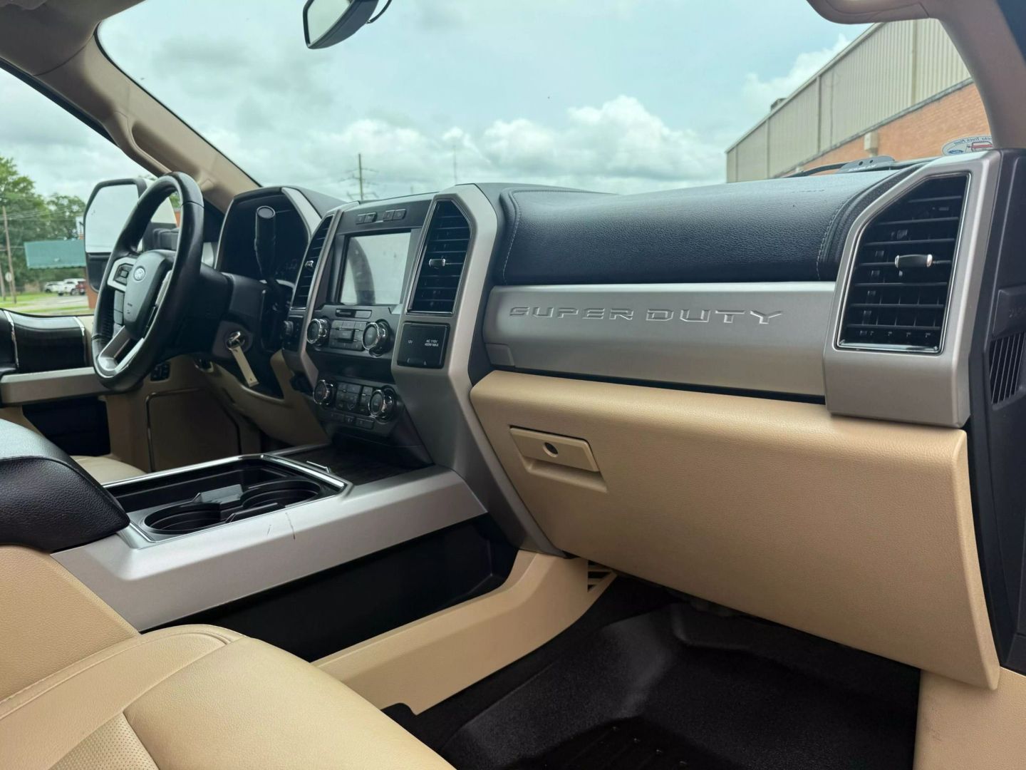 2021 Ford F250 Super Duty Crew Cab - Image 23
