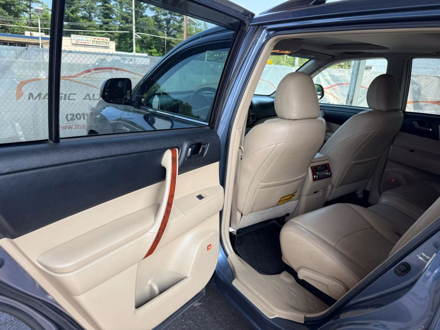 2013 Toyota Highlander - Image 17