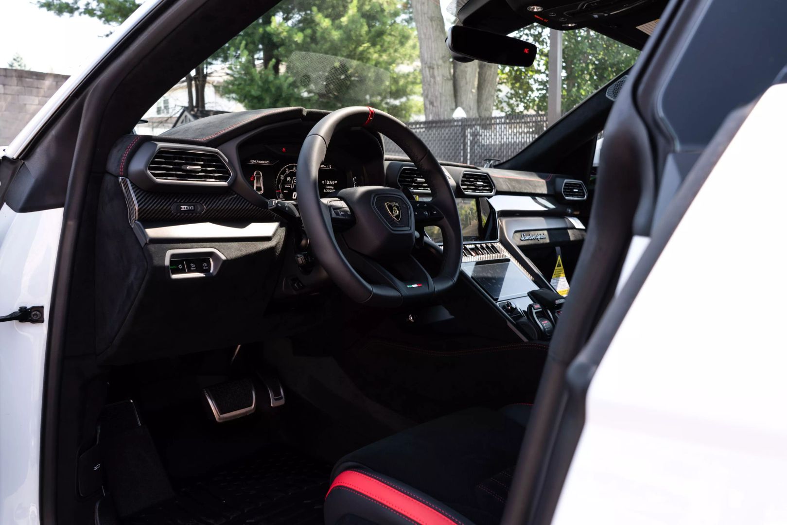 2024 Lamborghini Urus - Image 34