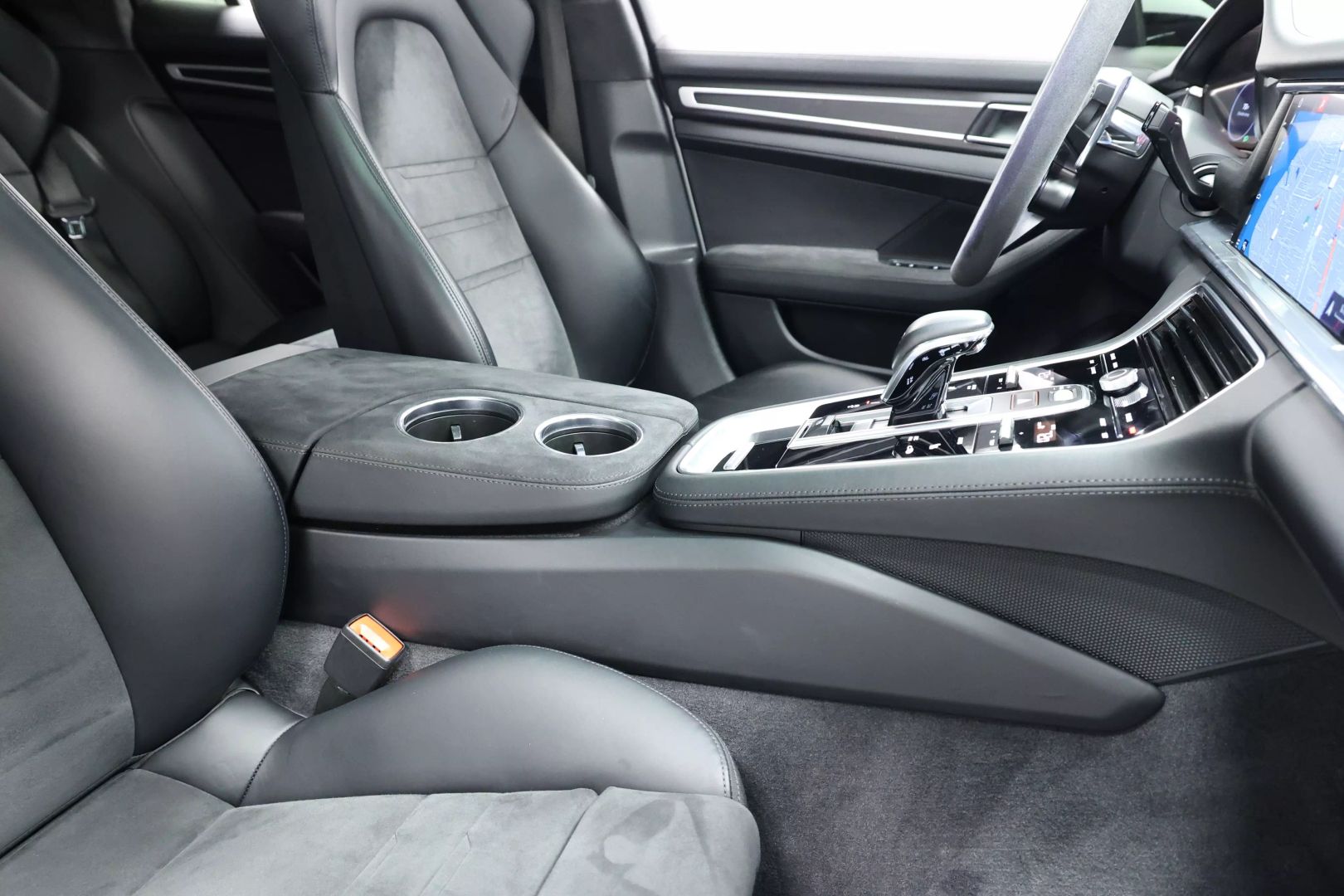 2020 Porsche Panamera - Image 102