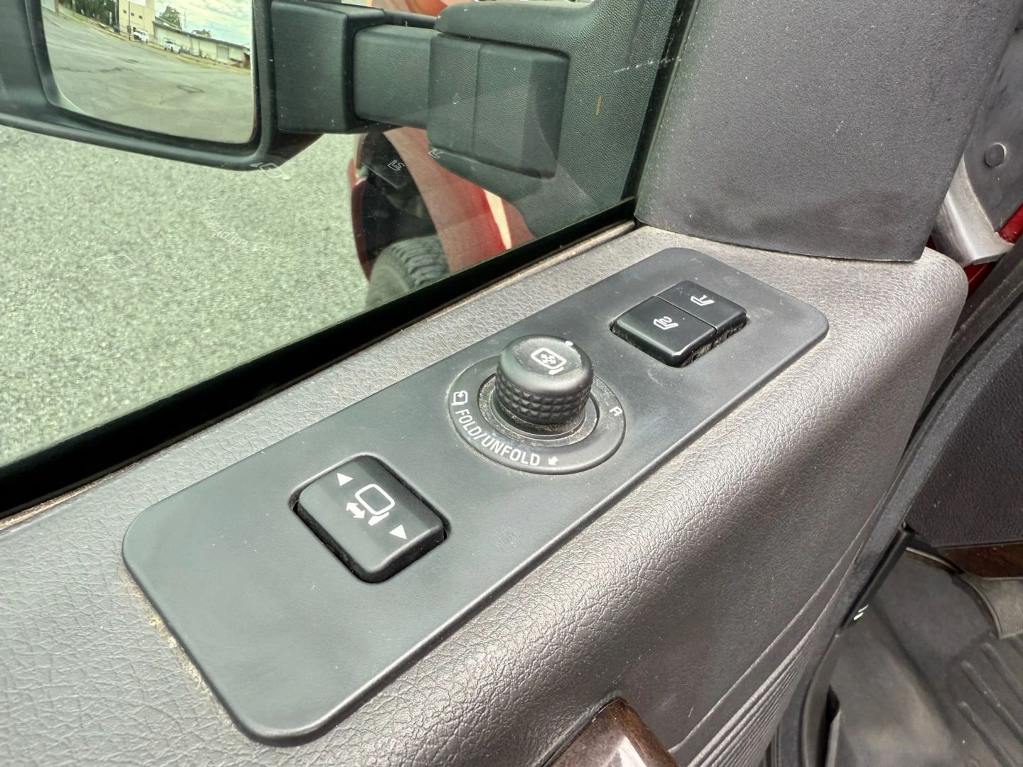 2015 Ford F250 Super Duty Crew Cab - Image 12