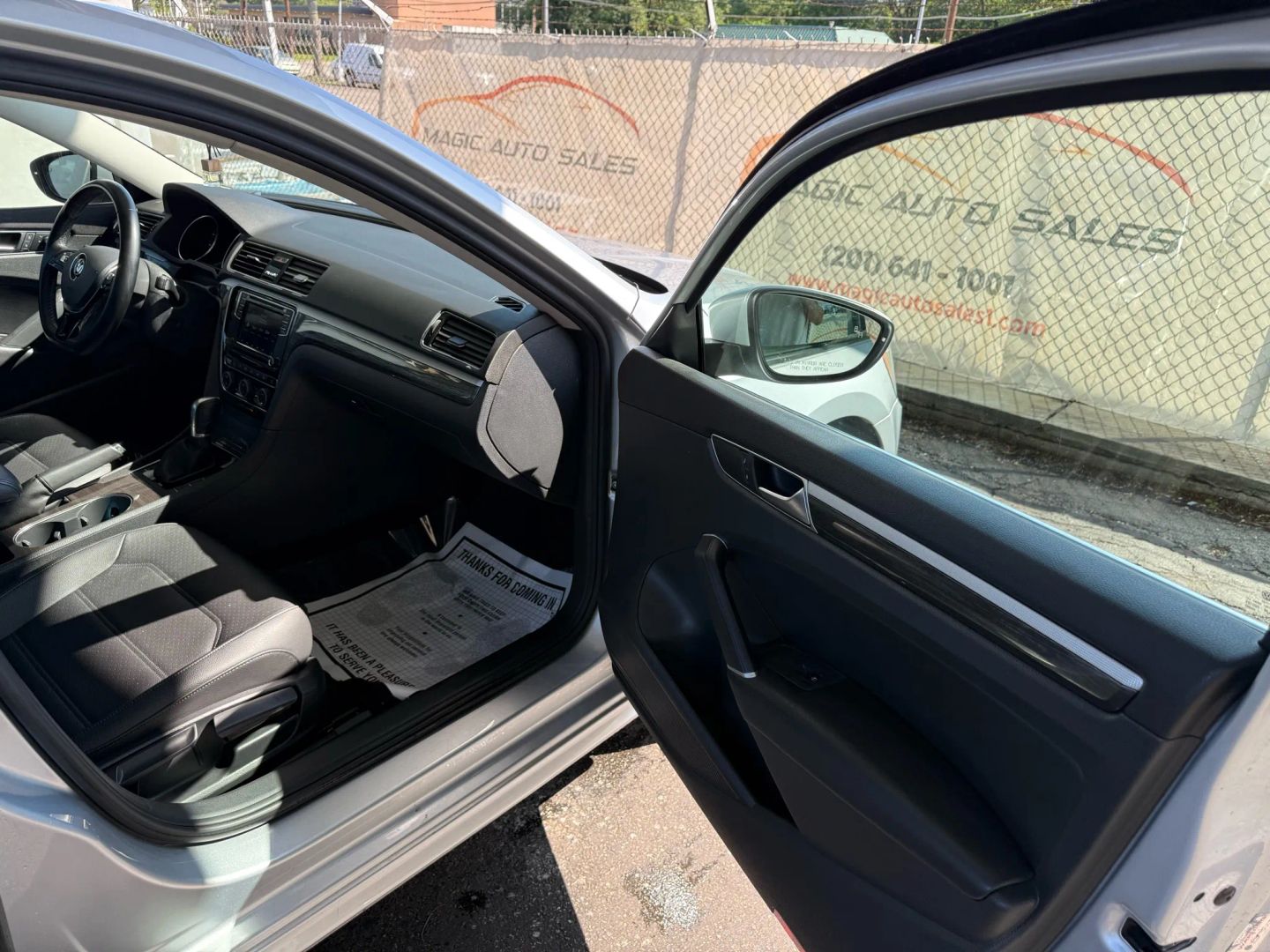 2018 Volkswagen Passat - Image 24