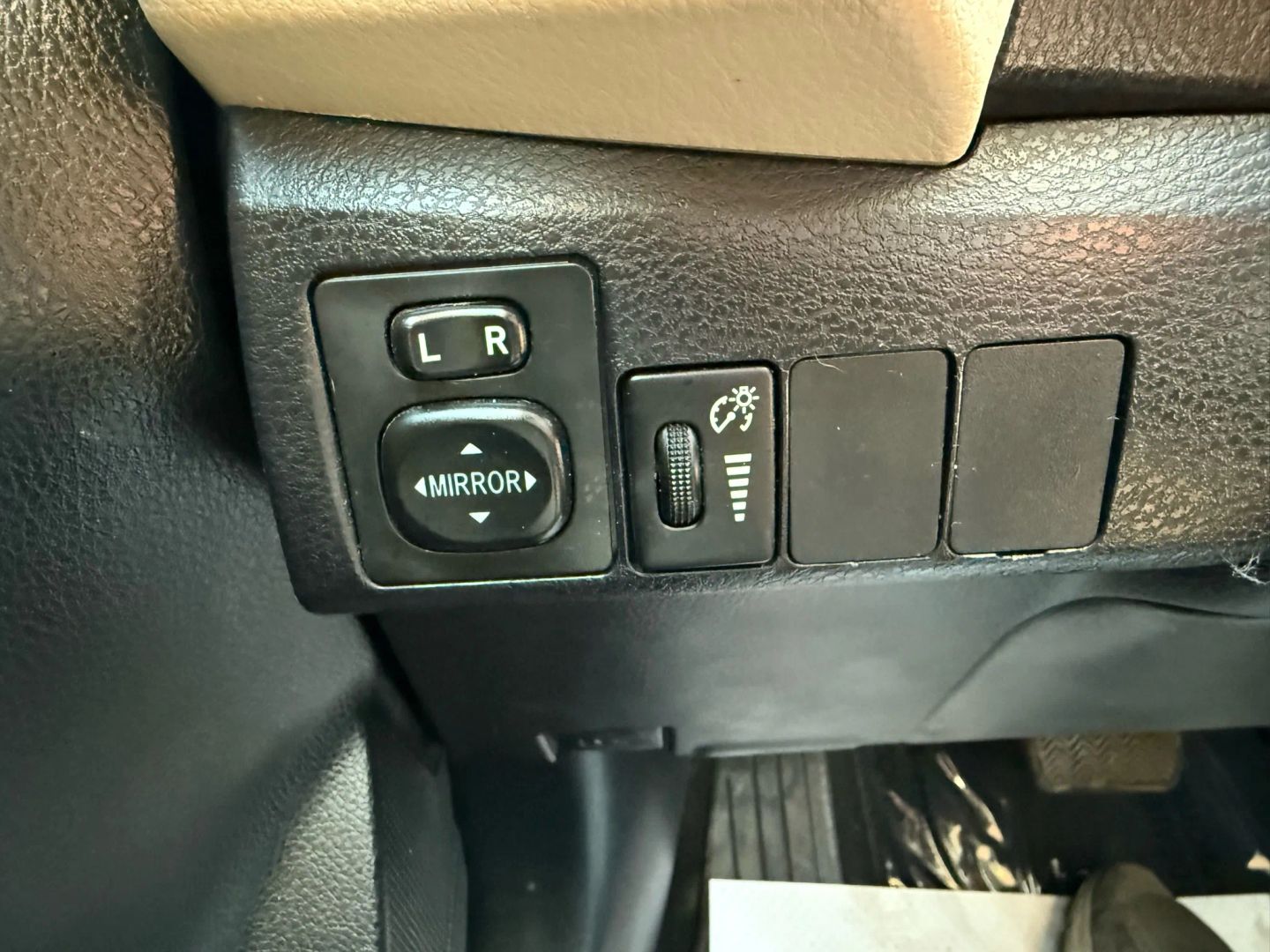 2015 Toyota Corolla - Image 30