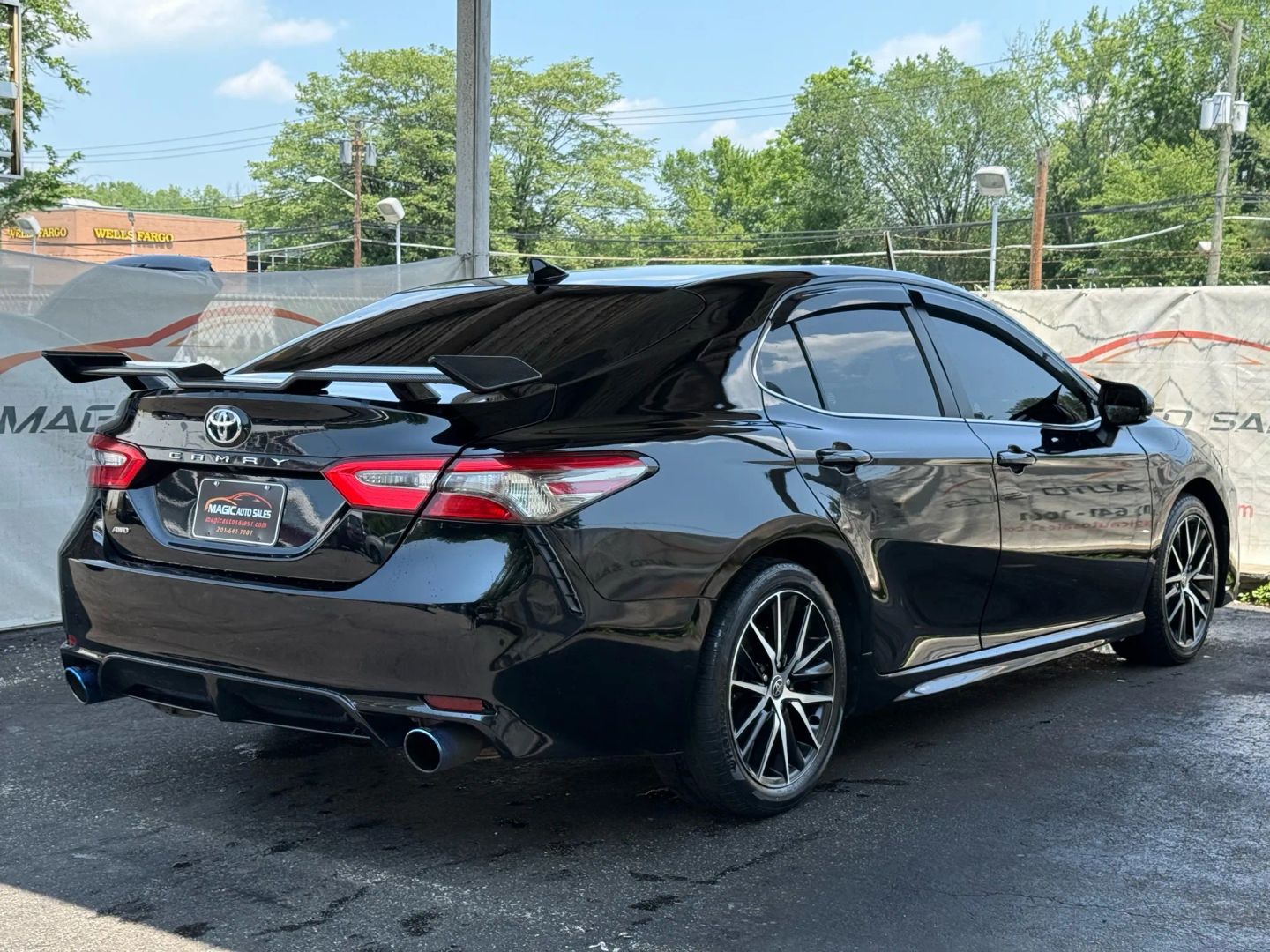 2022 Toyota Camry - Image 11