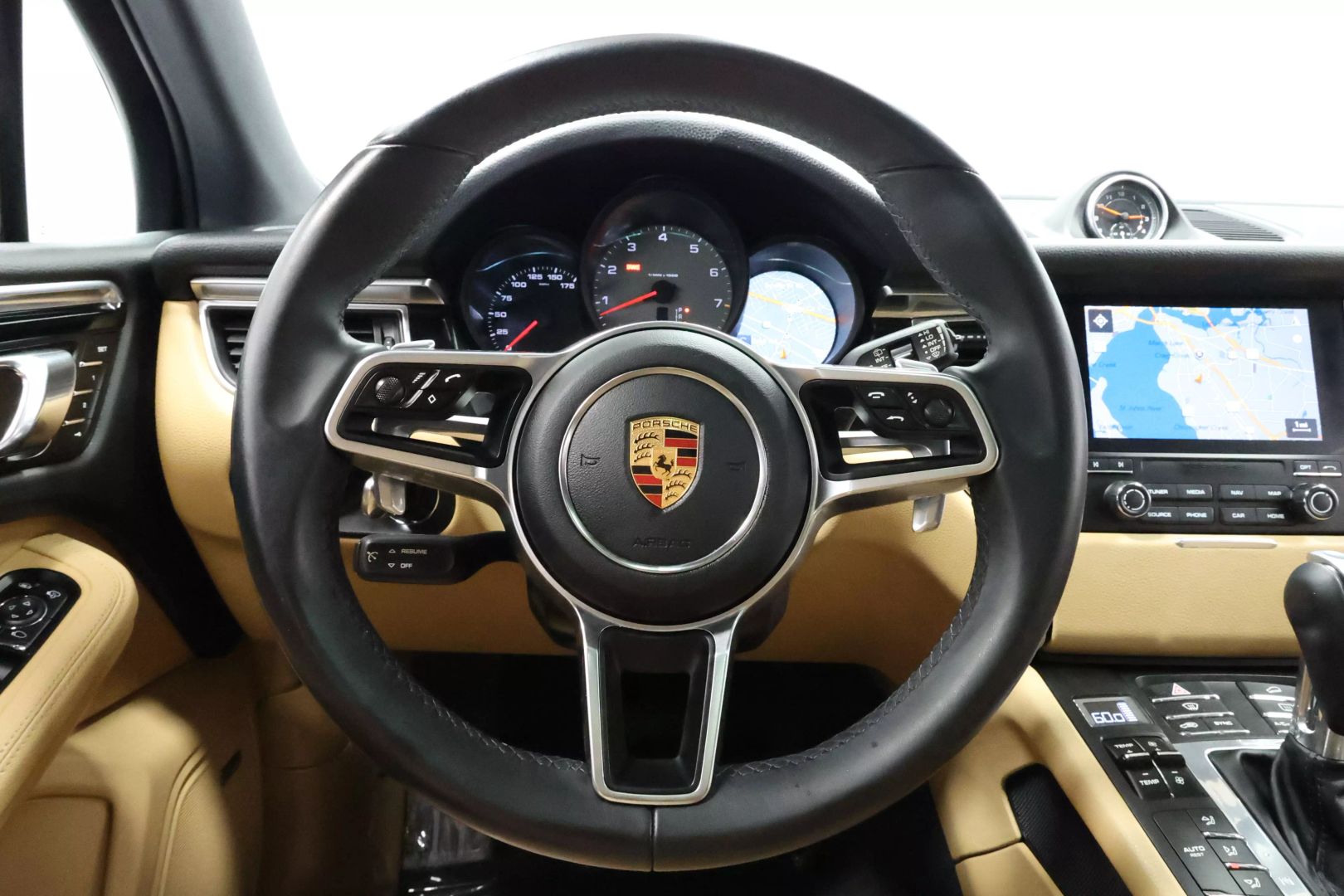2017 Porsche Macan - Image 22