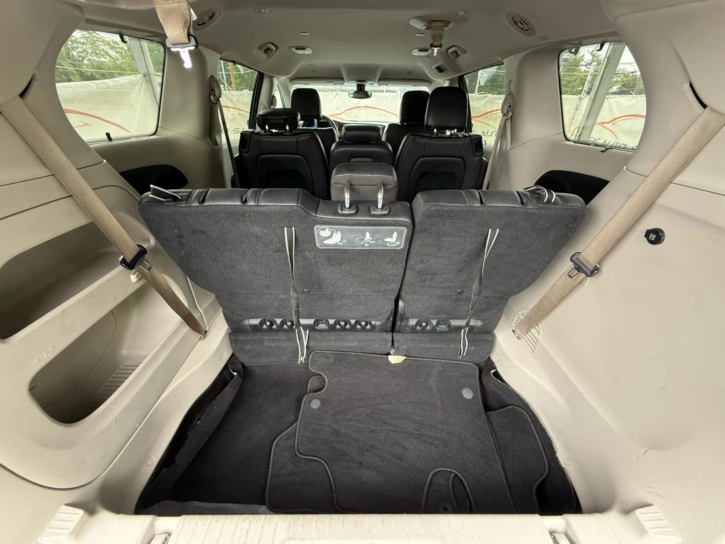 2019 Chrysler Pacifica - Image 20