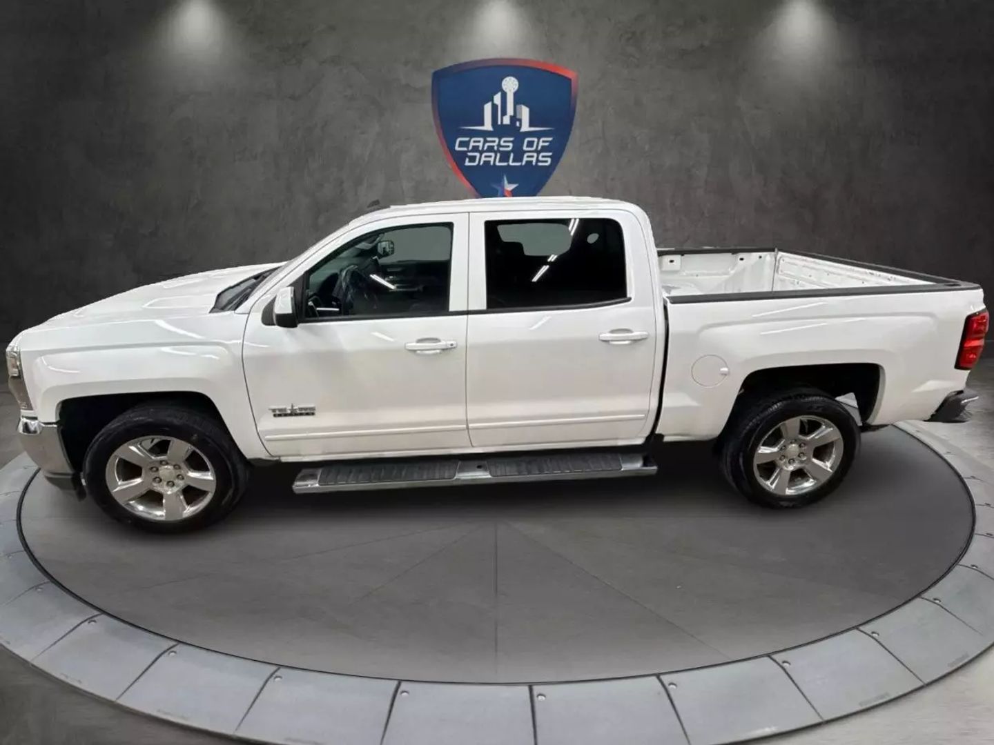 2017 Chevrolet Silverado 1500 Crew Cab - Image 2