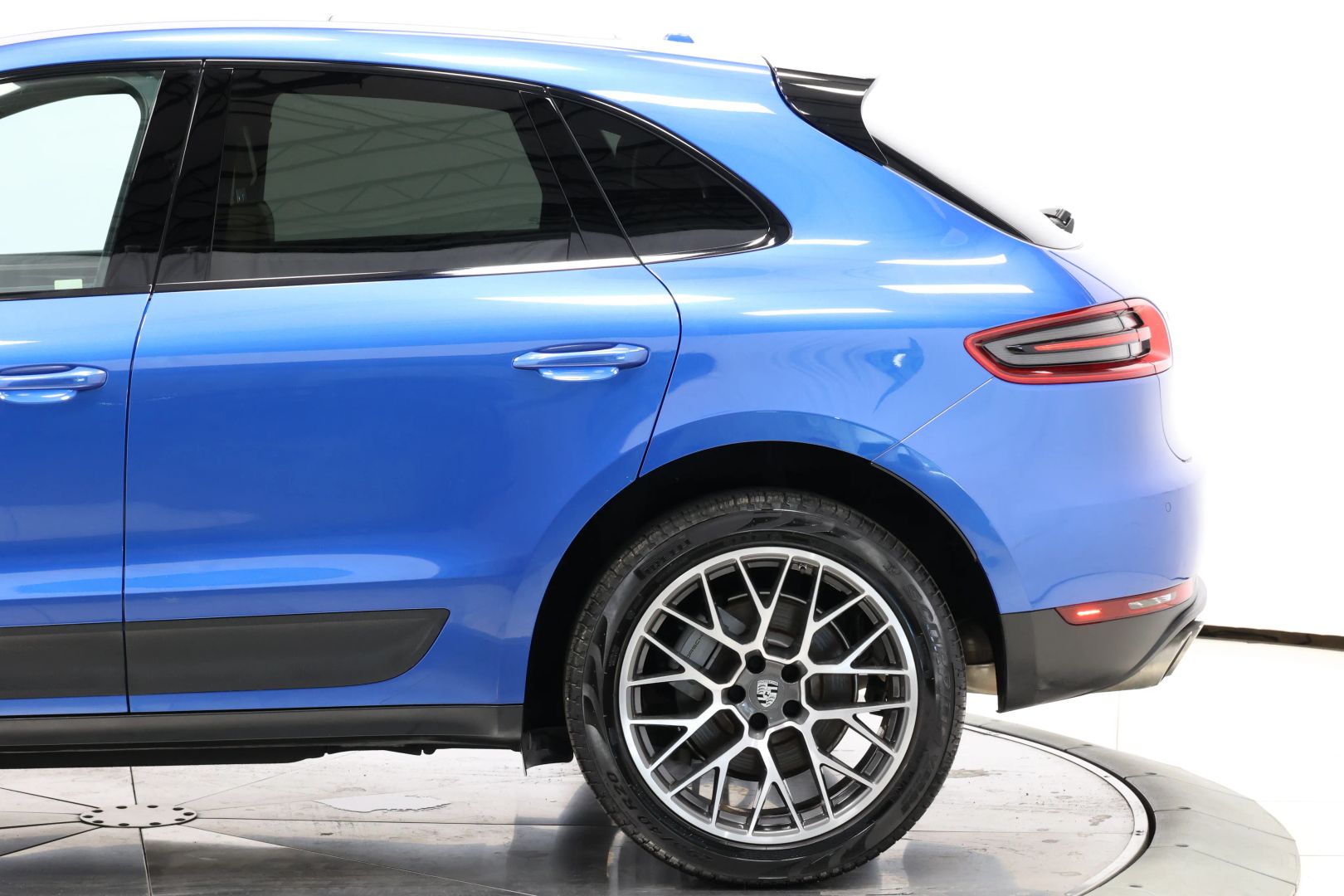 2017 Porsche Macan - Image 8