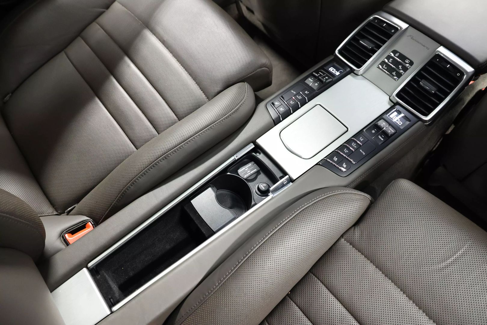 2014 Porsche Panamera - Image 91