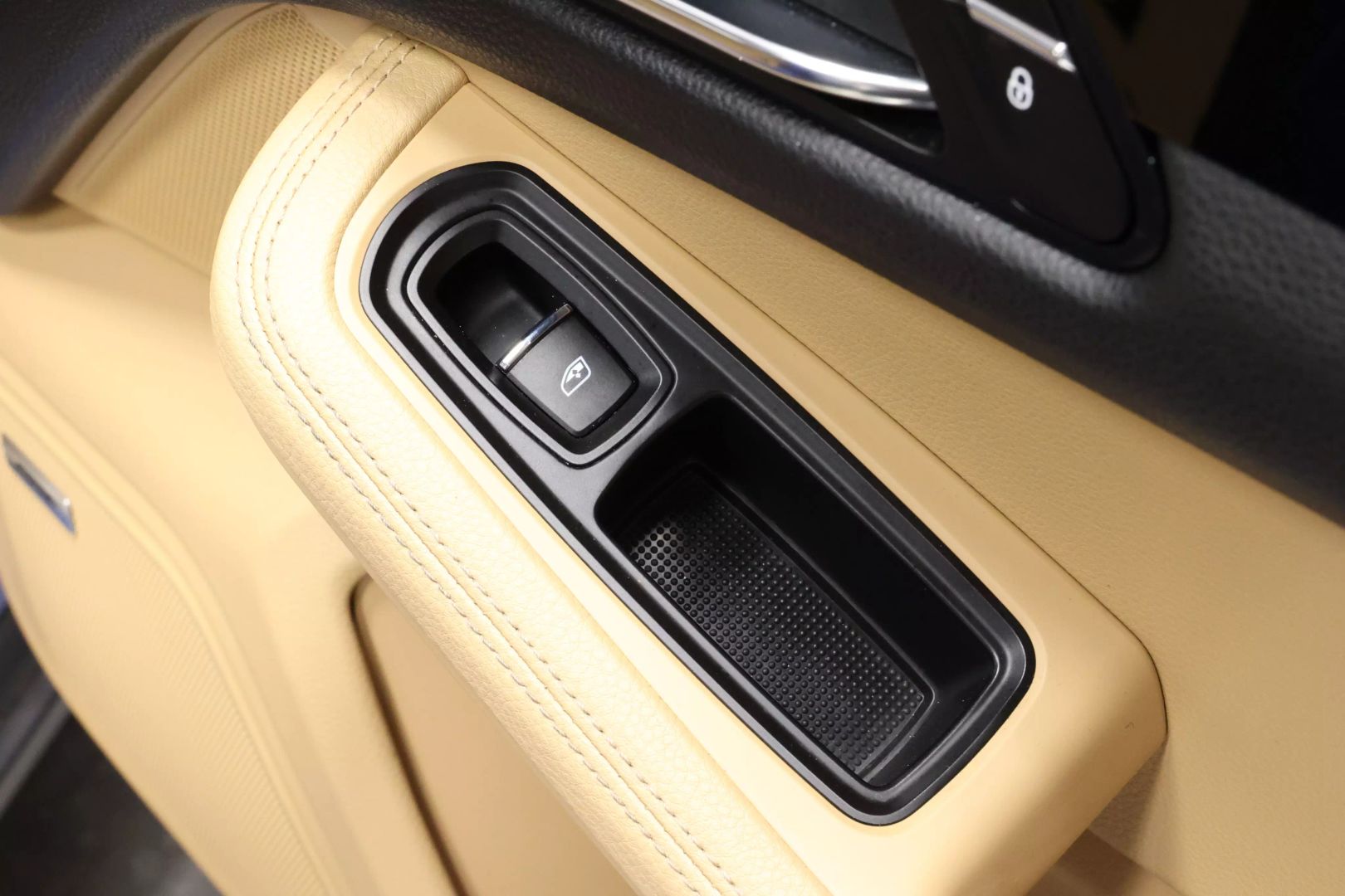 2017 Porsche Macan - Image 83