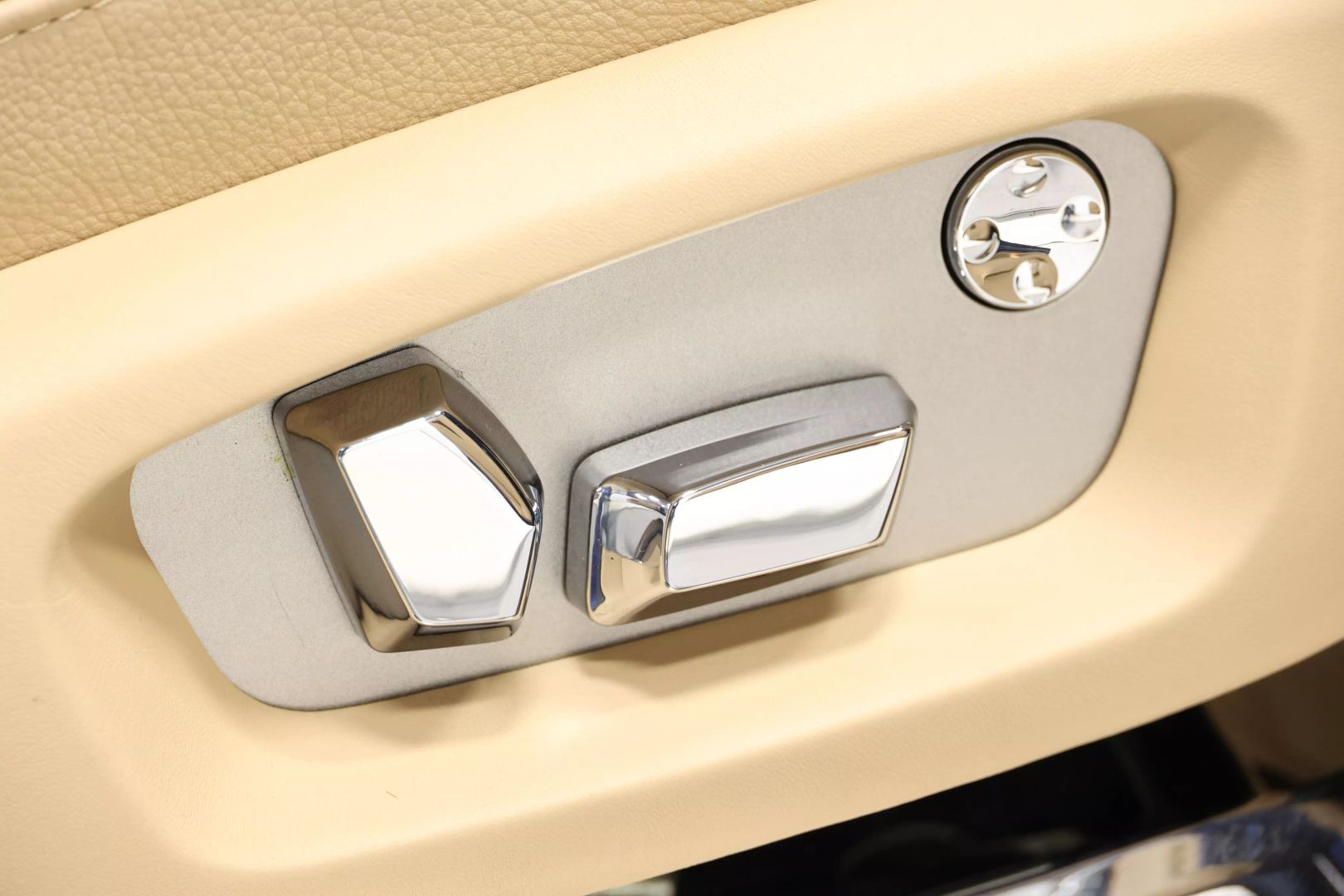 2010 Rolls-royce Ghost - Image 96