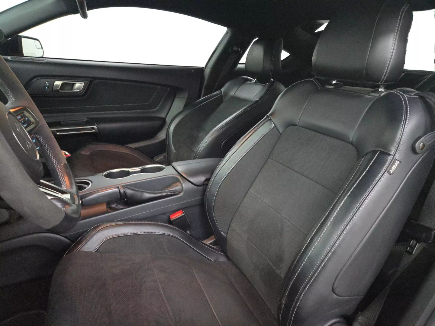 2016 Ford Mustang - Image 18