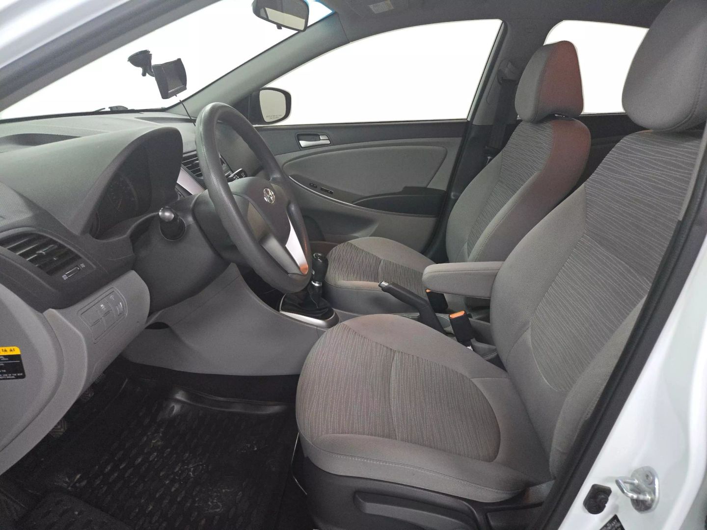 2015 Hyundai Accent - Image 9