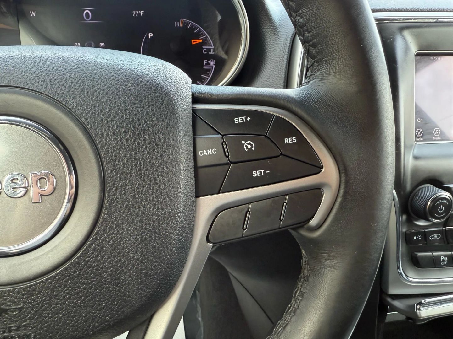 2018 Jeep Grand Cherokee - Image 27