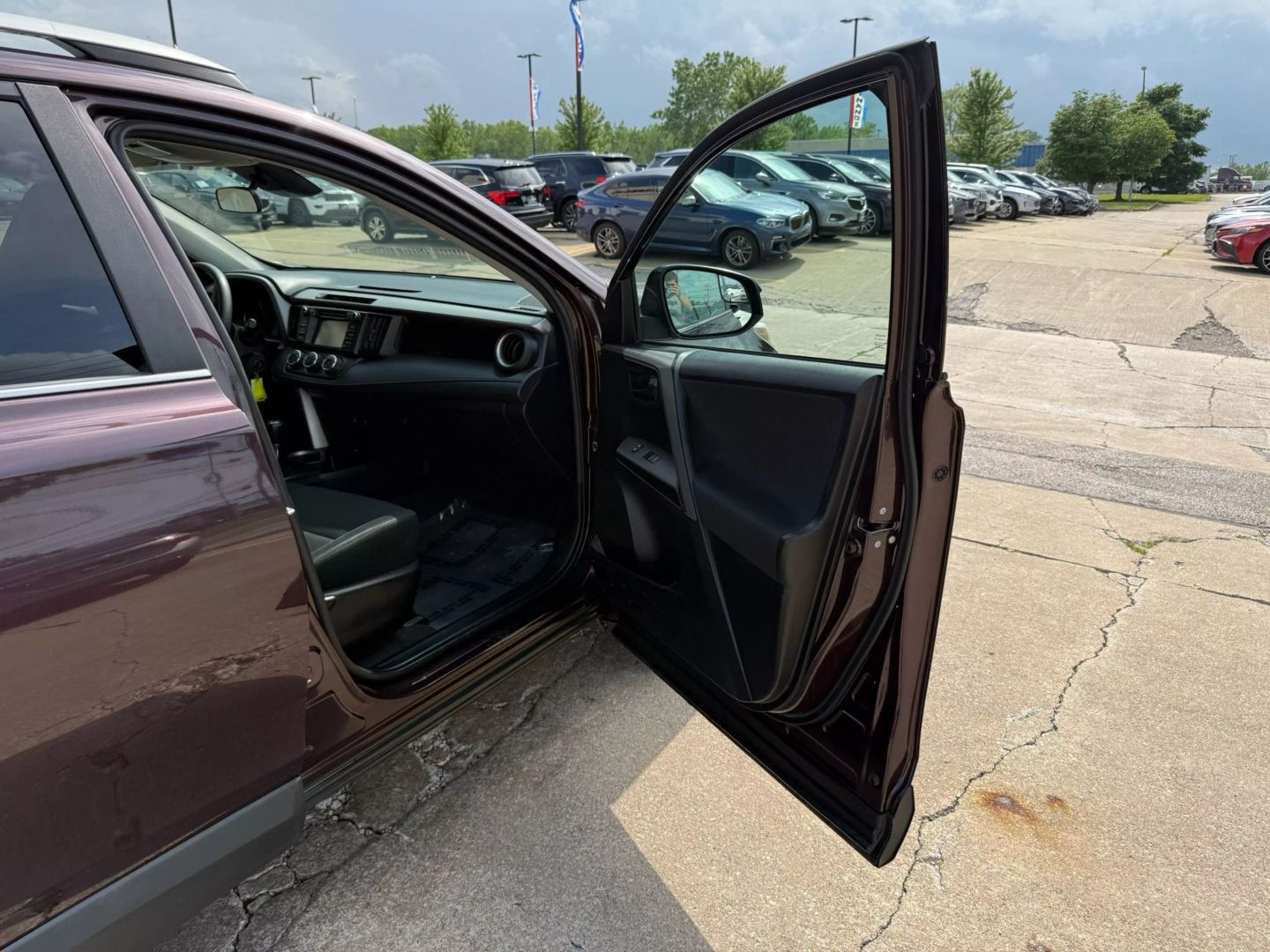 2017 Toyota Rav4 - Image 18