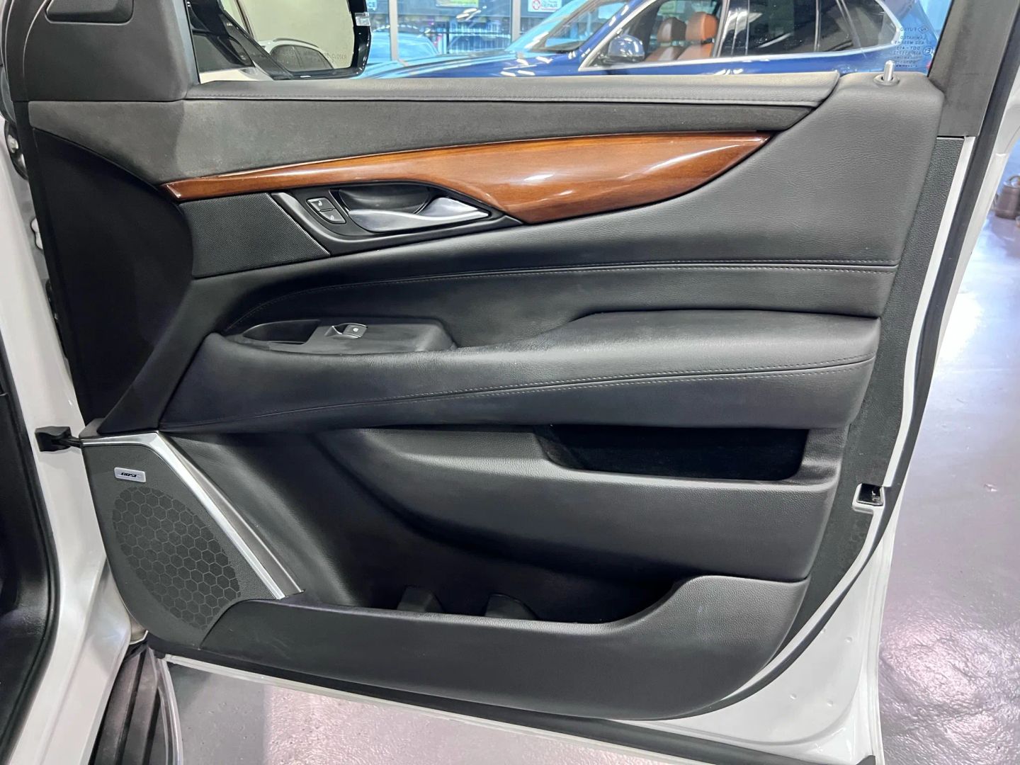 2019 Cadillac Escalade Luxury Sport Utility 4d - Image 29