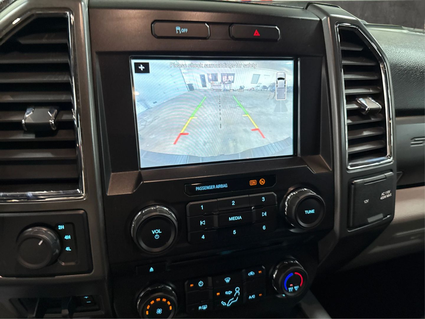 2017 Ford F250 Super Duty Crew Cab - Image 19
