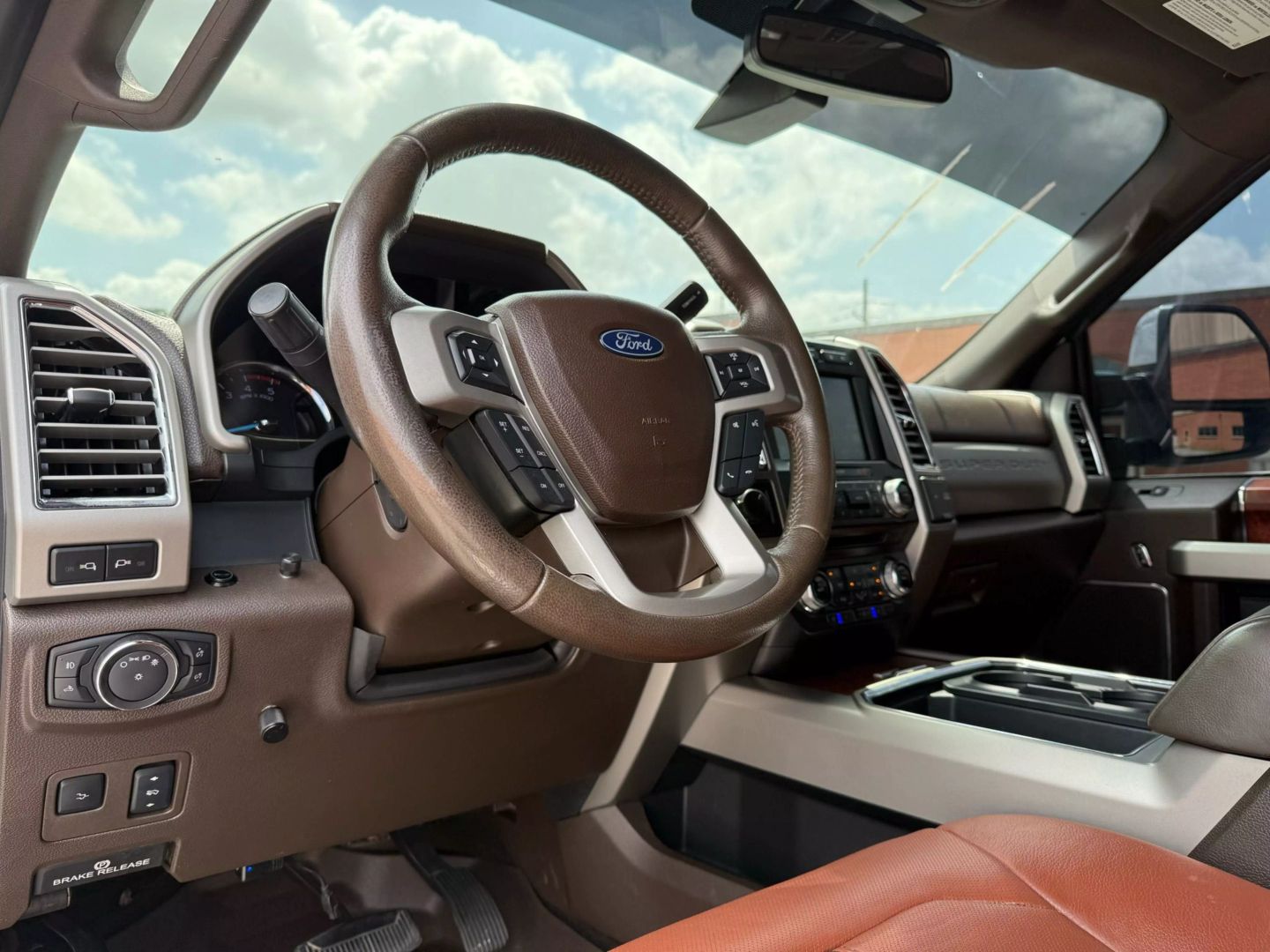 2018 Ford F250 Super Duty Crew Cab - Image 24