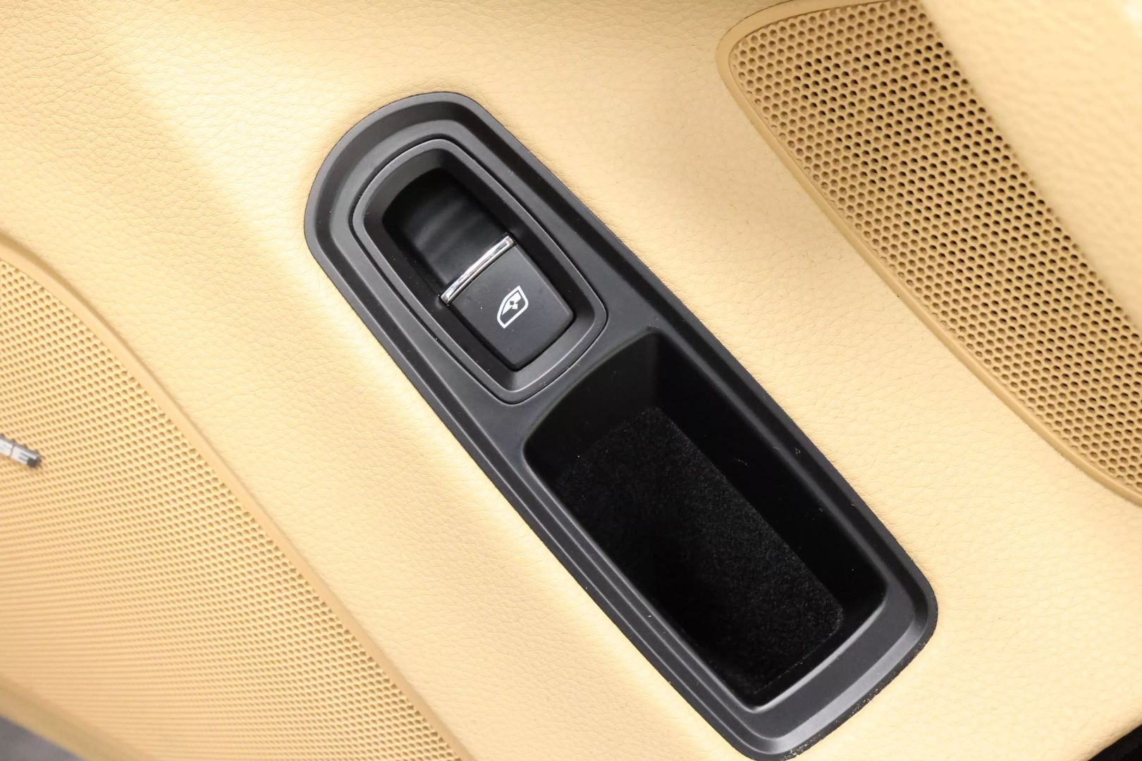 2014 Porsche Panamera - Image 98