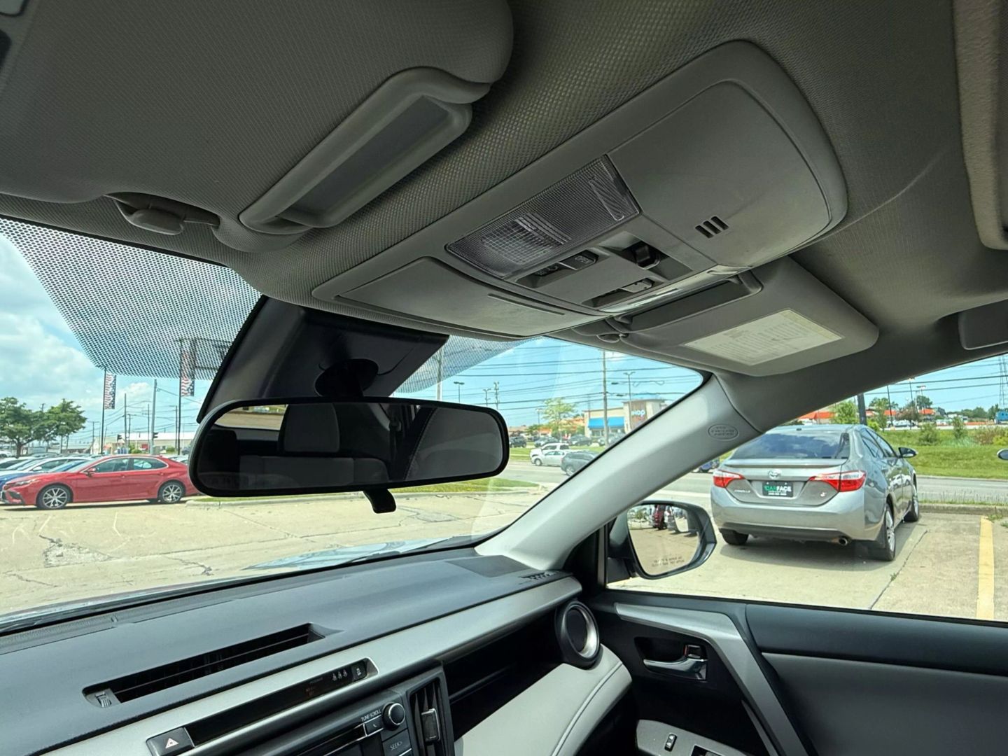 2017 Toyota Rav4 - Image 40