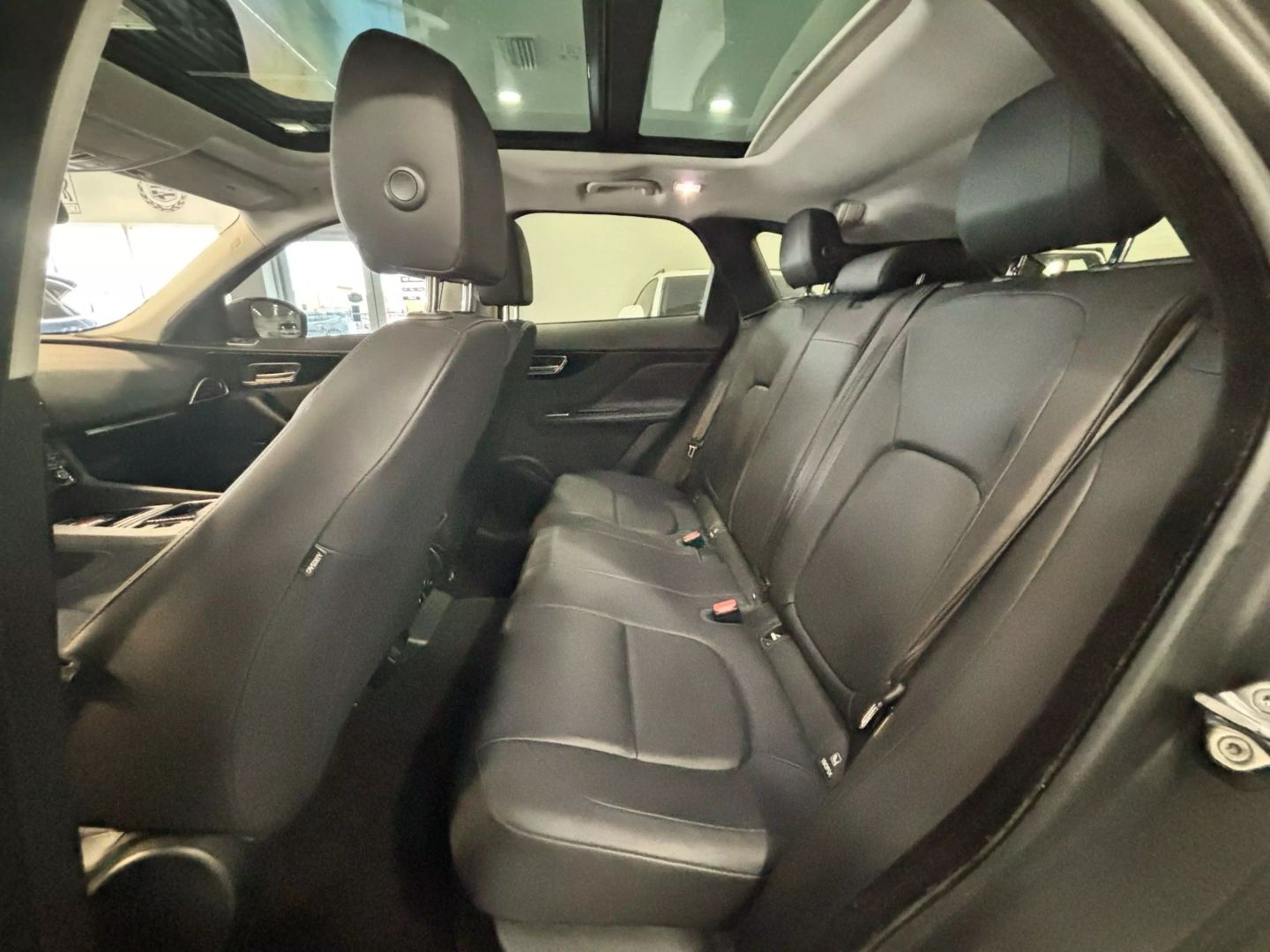 2018 Jaguar F-pace 30t Premium Sport Utility 4d - Image 13