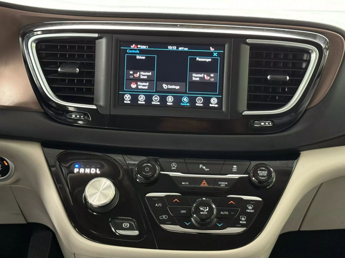 2019 Chrysler Pacifica - Image 27
