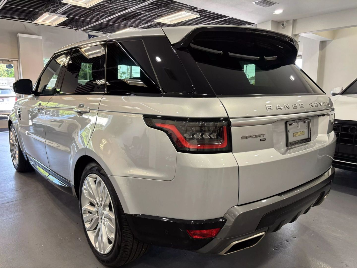 2020 Land Rover Range Rover Sport Hse Sport Utility 4d - Image 5