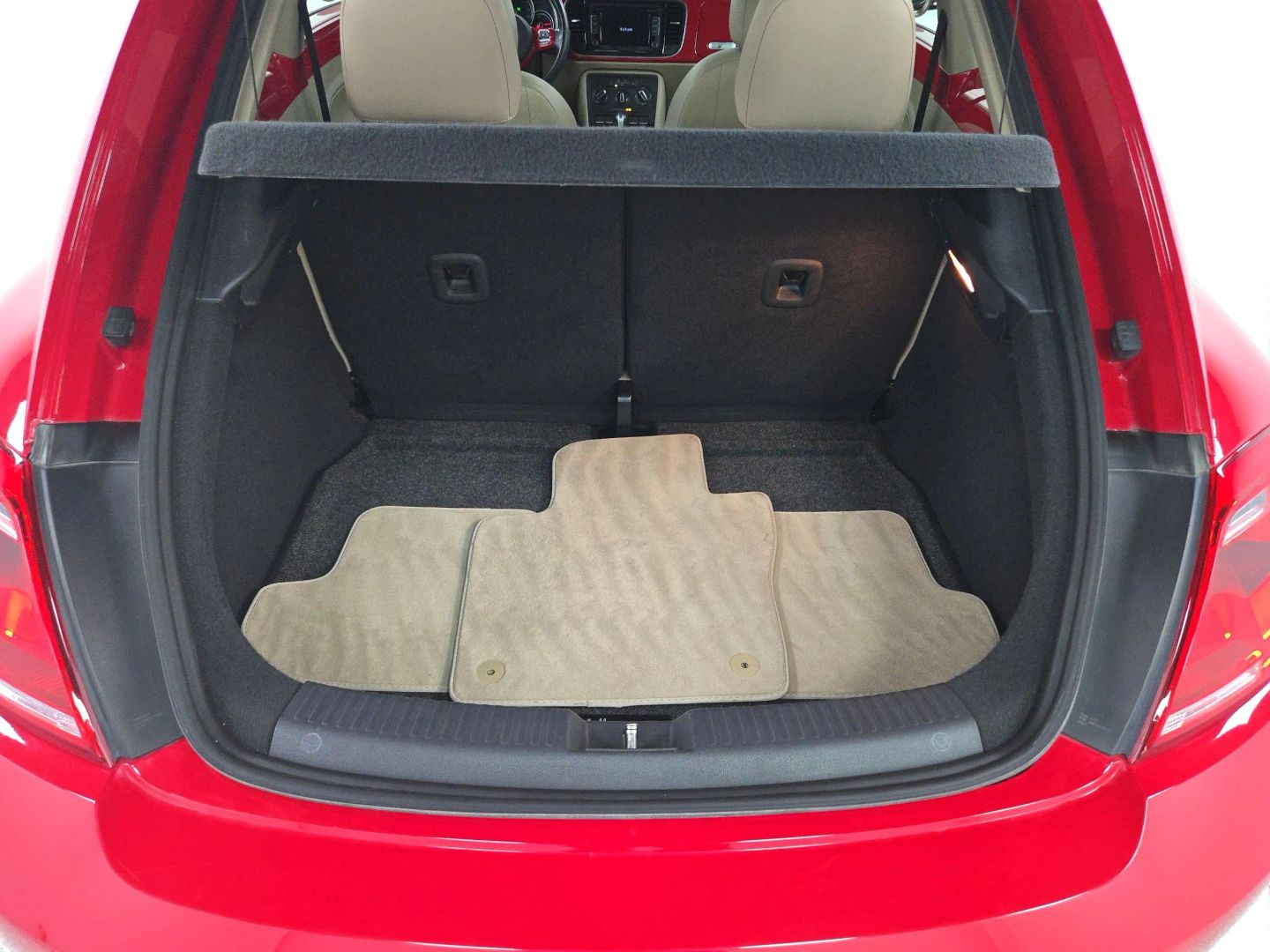 2015 Volkswagen Beetle - Image 11