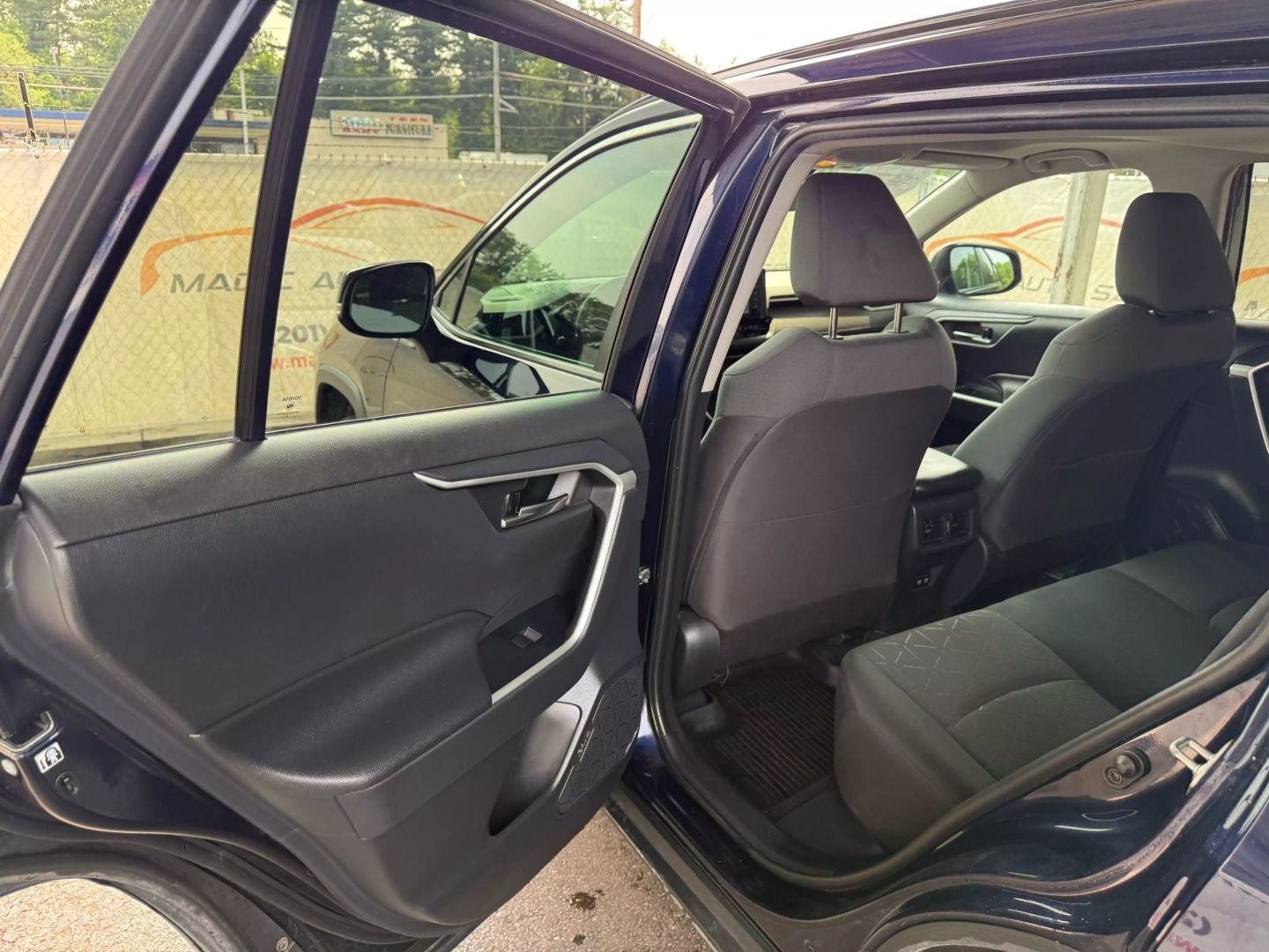 2019 Toyota Rav4 - Image 17
