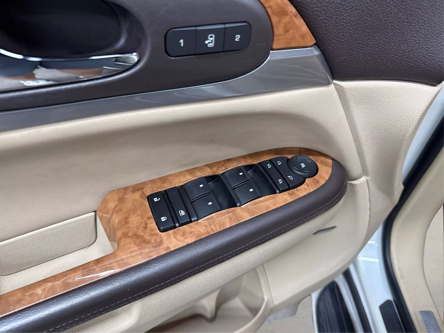2011 Buick Enclave - Image 28