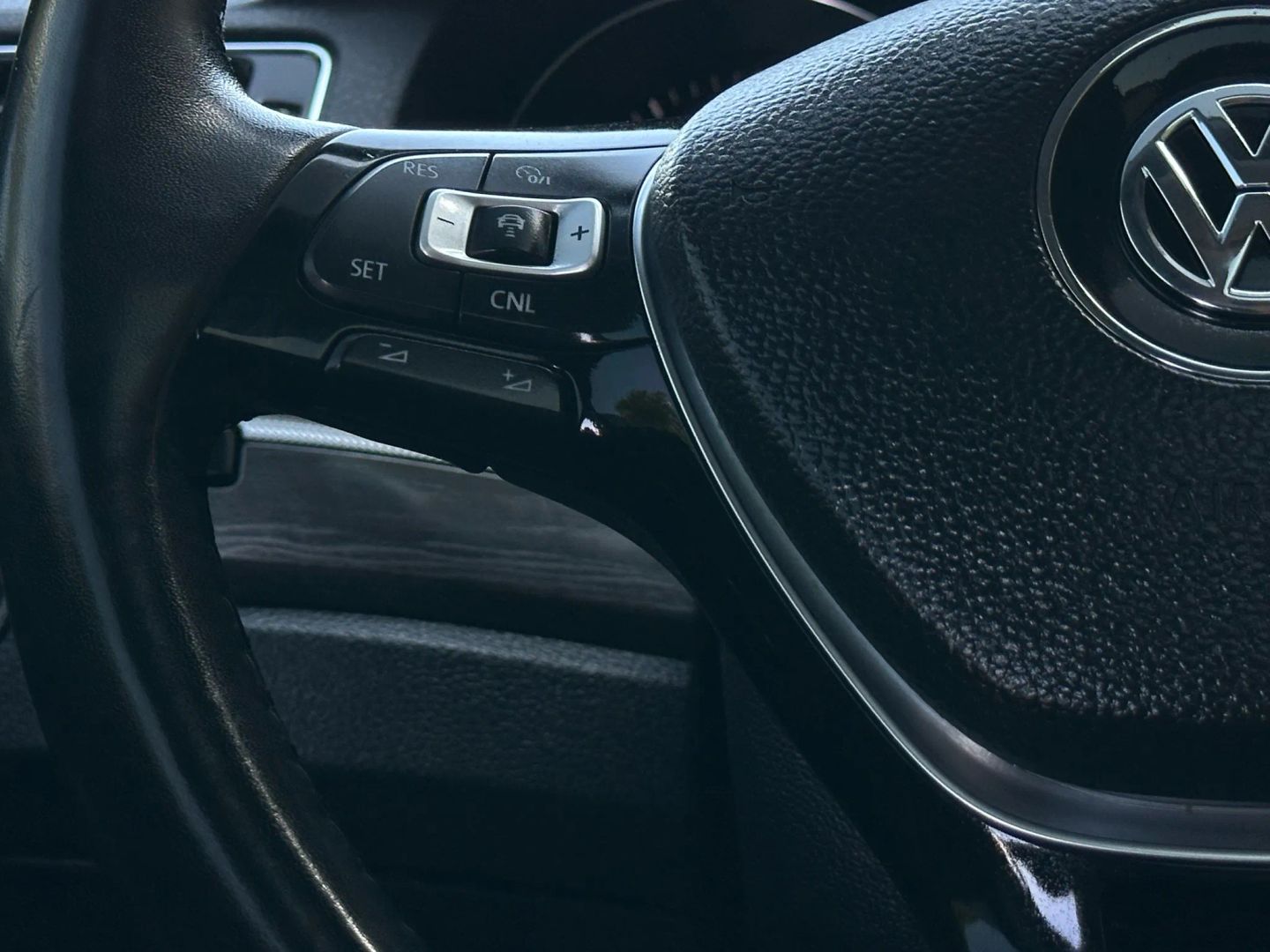2017 Volkswagen Passat - Image 28