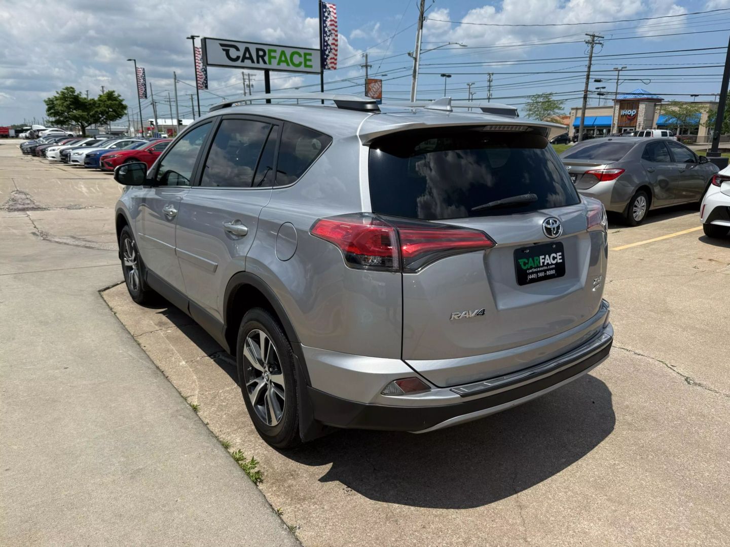 2017 Toyota Rav4 - Image 8