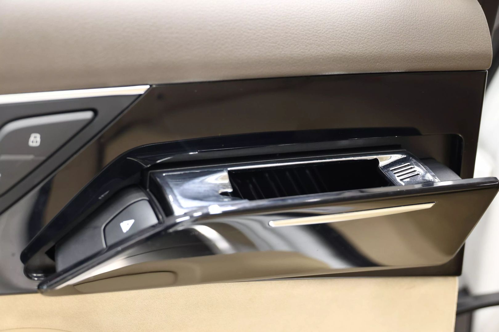 2015 Audi A8 - Image 52