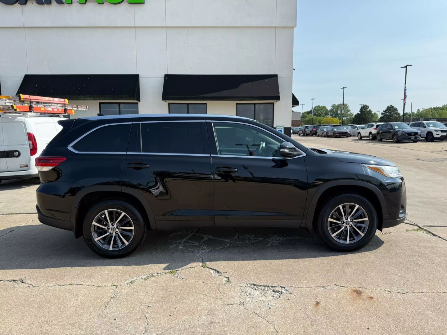 2019 Toyota Highlander - Image 17