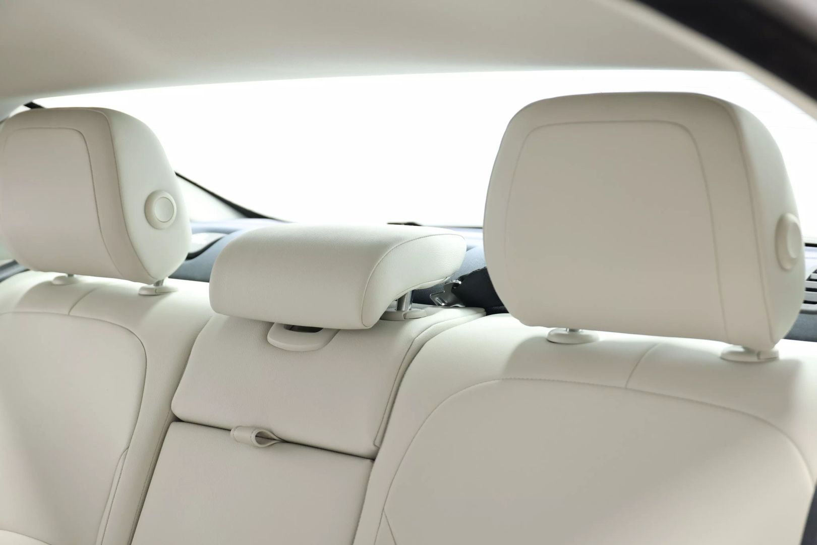 2019 Jaguar Xe - Image 54