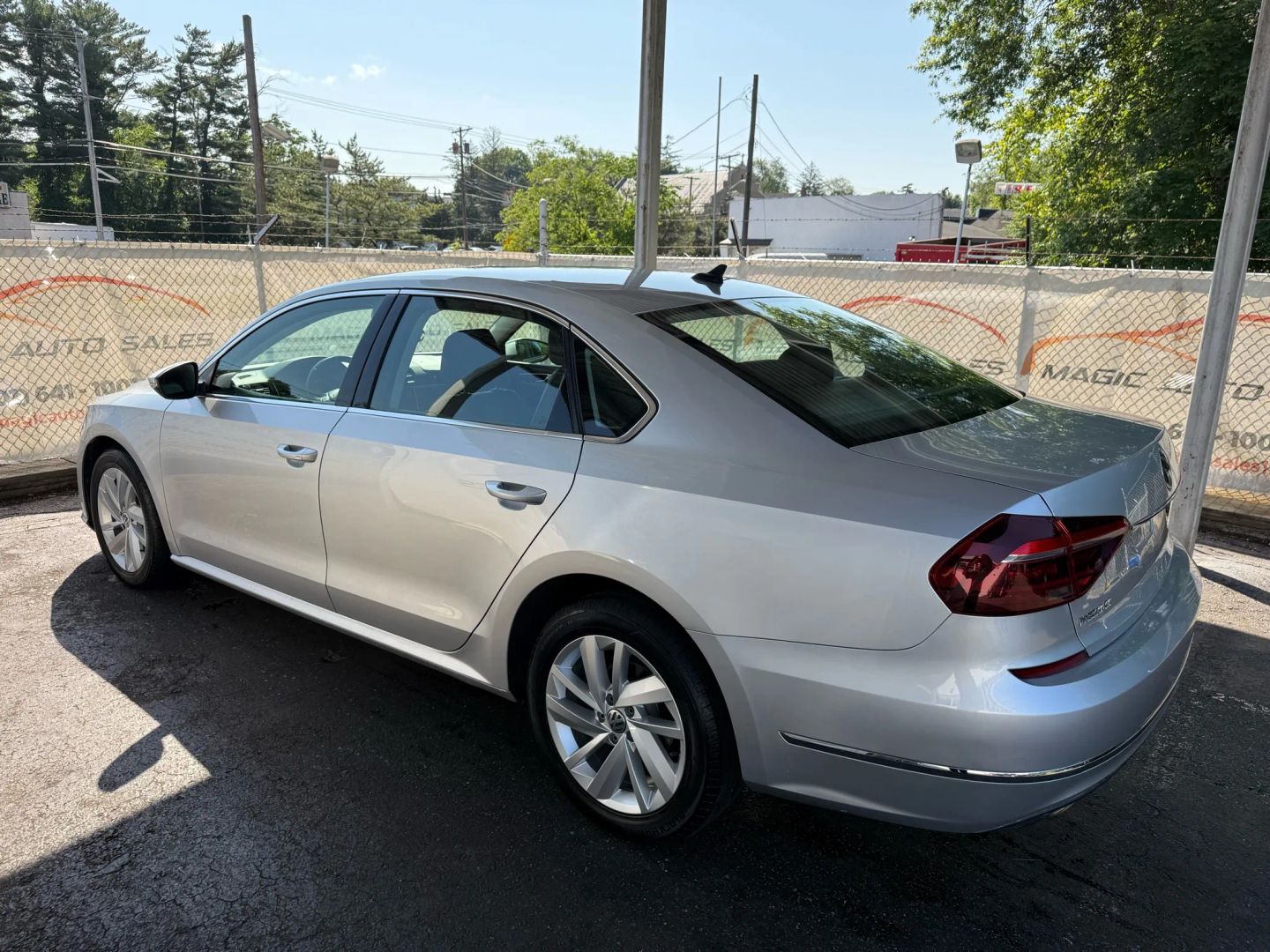 2018 Volkswagen Passat - Image 13