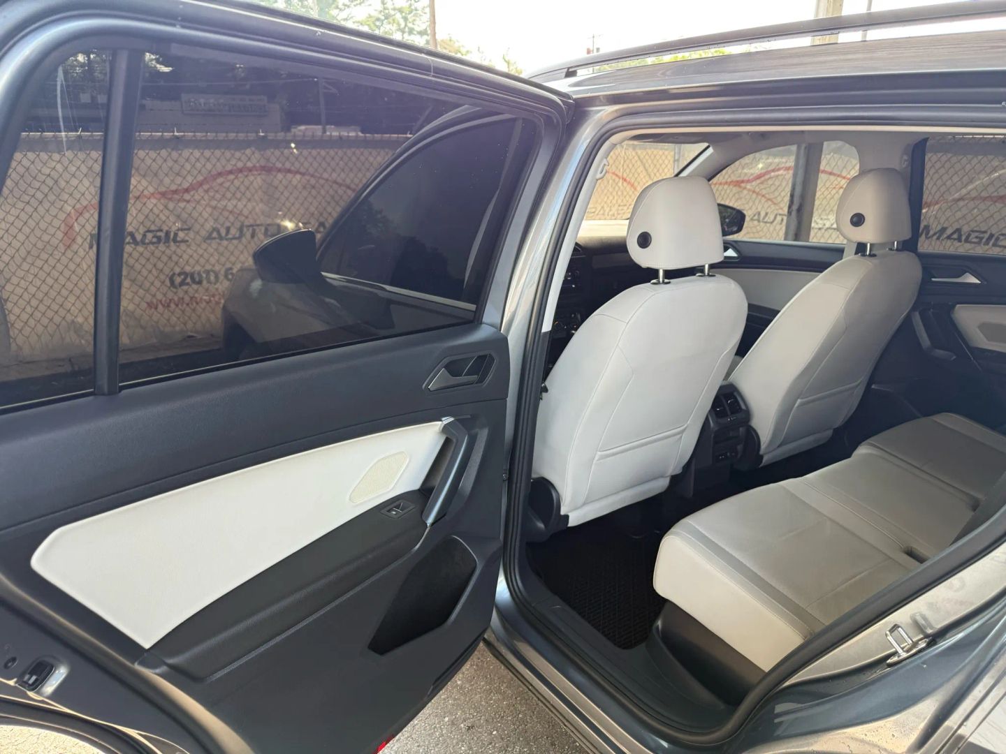 2019 Volkswagen Tiguan - Image 15