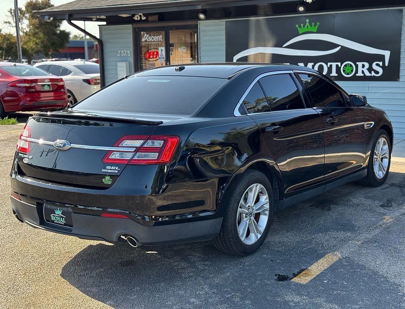 2016 Ford Taurus - Image 11