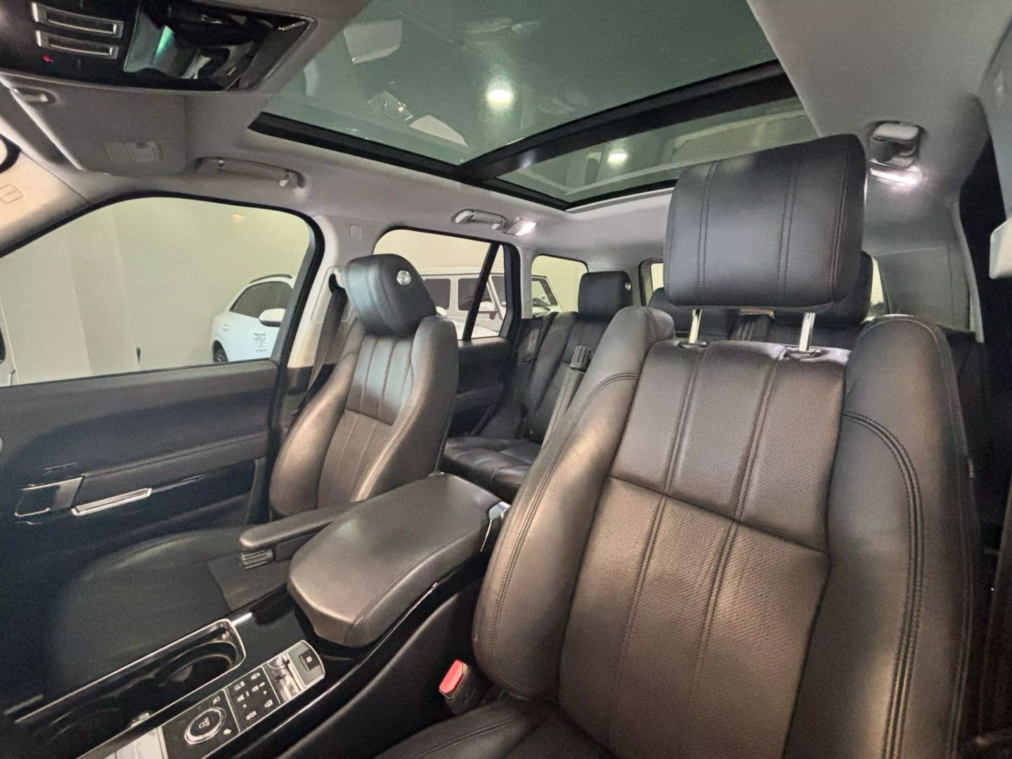 2017 Land Rover Range Rover Hse Sport Utility 4d - Image 10