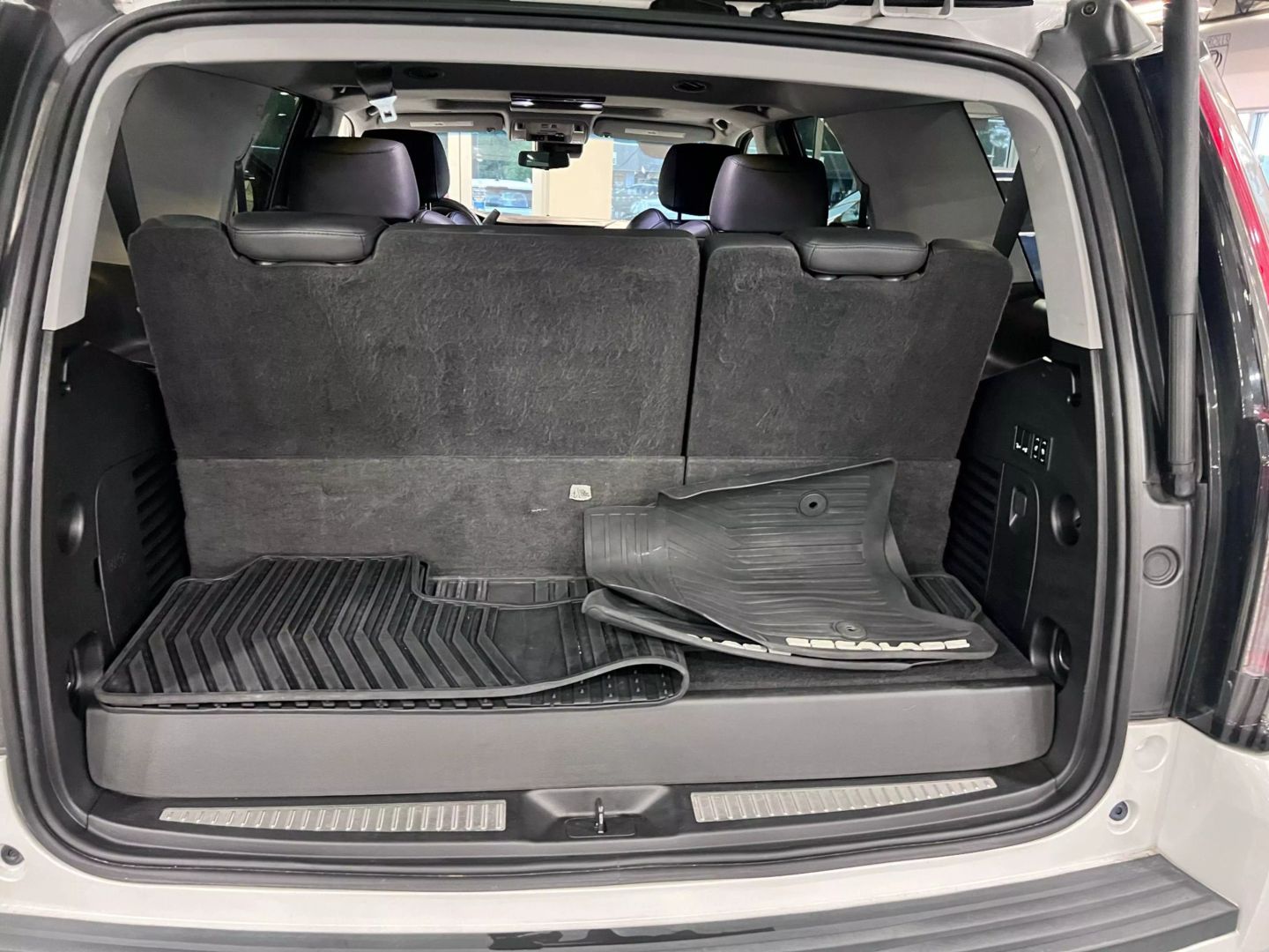 2019 Cadillac Escalade Luxury Sport Utility 4d - Image 31
